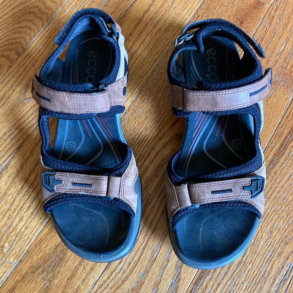 Ecco Women’s Brown Leather Sandals Size 9